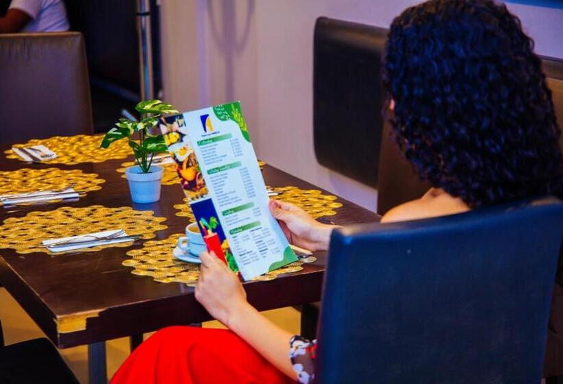 בית מלון כפרי Plaza Las Americas Cali