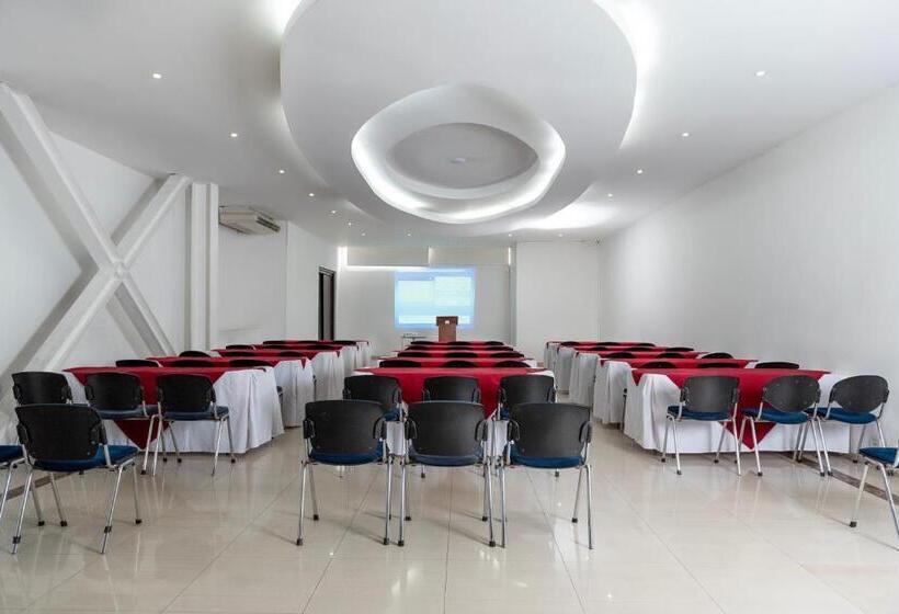 בית מלון כפרי Plaza Las Americas Cali