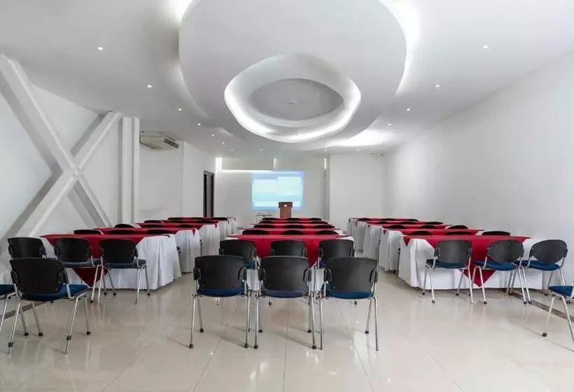 فندق Plaza Las Americas Cali