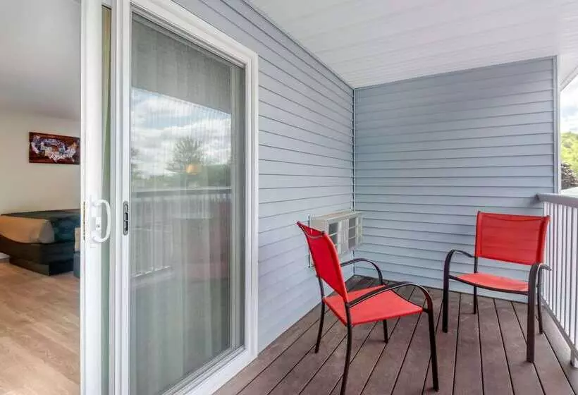 Отель Quality Inn & Suites