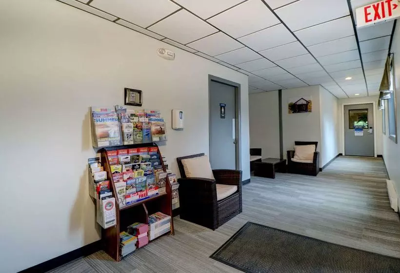 Отель Quality Inn & Suites