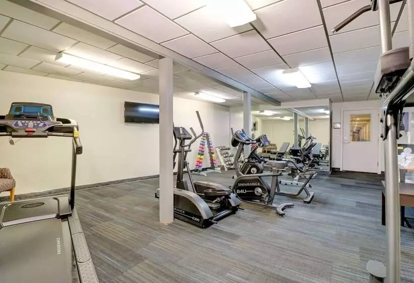 Отель Quality Inn & Suites