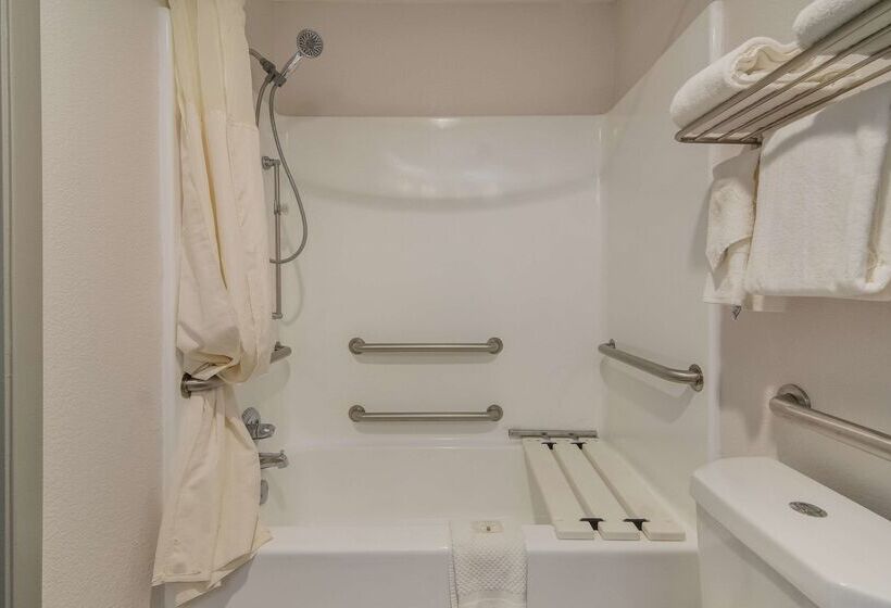 호텔 Quality Inn & Suites