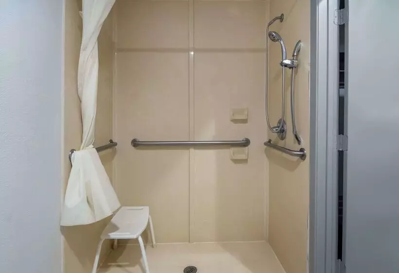 호텔 Quality Inn & Suites