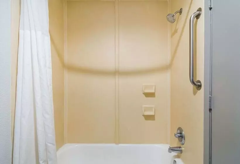 호텔 Quality Inn & Suites