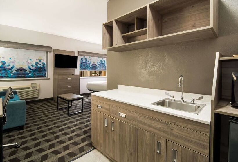 호텔 Quality Inn & Suites