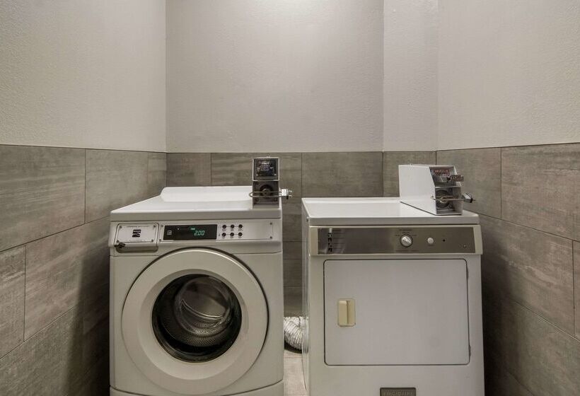 호텔 Quality Inn & Suites