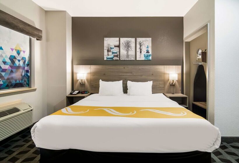 호텔 Quality Inn & Suites