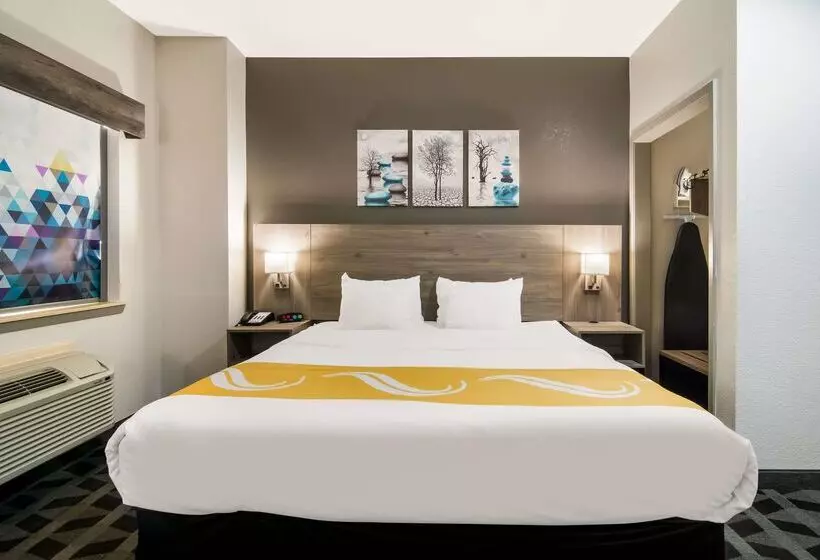 호텔 Quality Inn & Suites
