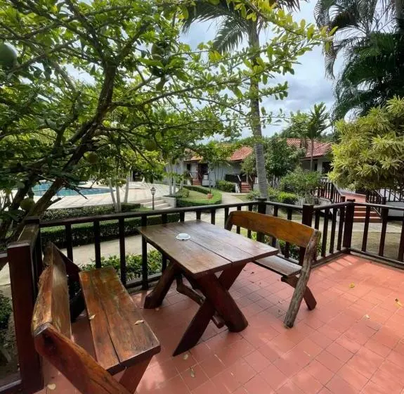 Sailom Resort Bangsaphan