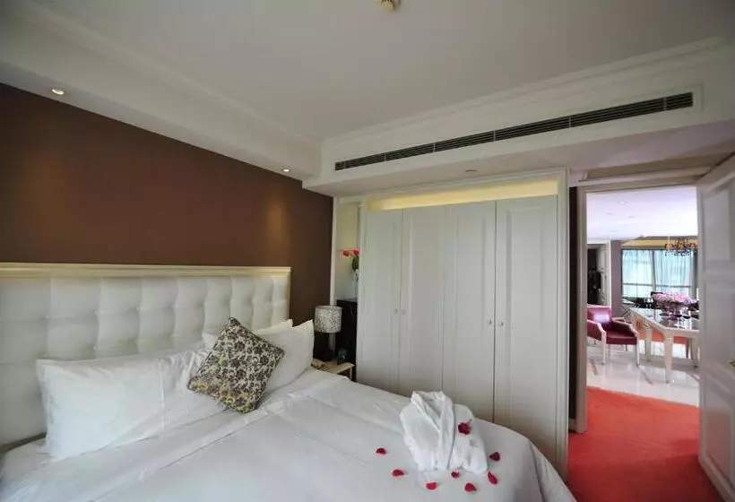 Wealthy All Suite Hotel Suzhou