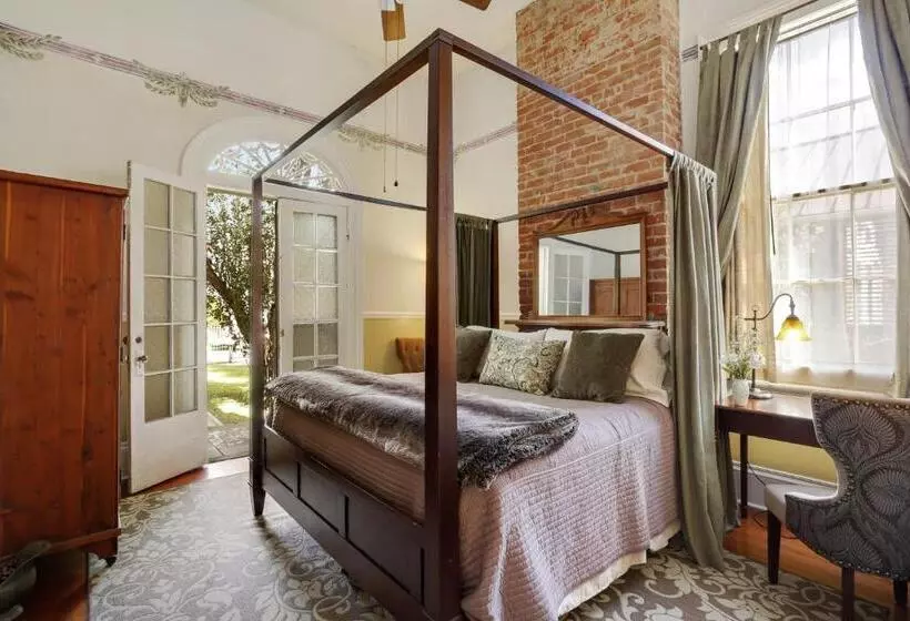 Auld Sweet Olive Bed And Breakfast