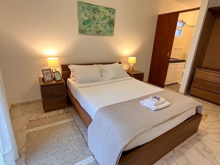 ベッドアンドブレックファースト Gardens Guest Househostel