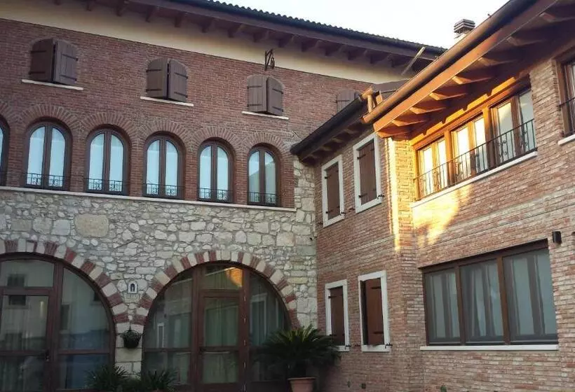 هتل Agriturismo Corte Galvani