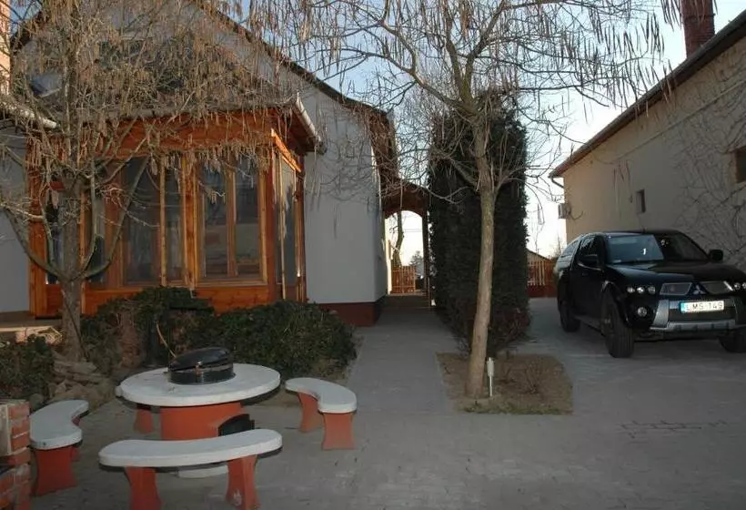 Majatalo Tisza Kert Vendégház  Tisza Kert Vendégház Ii