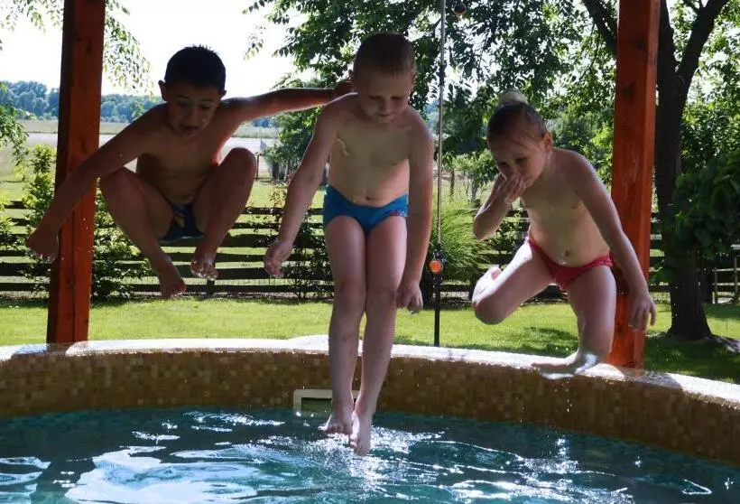 Majatalo Tisza Kert Vendégház  Tisza Kert Vendégház Ii