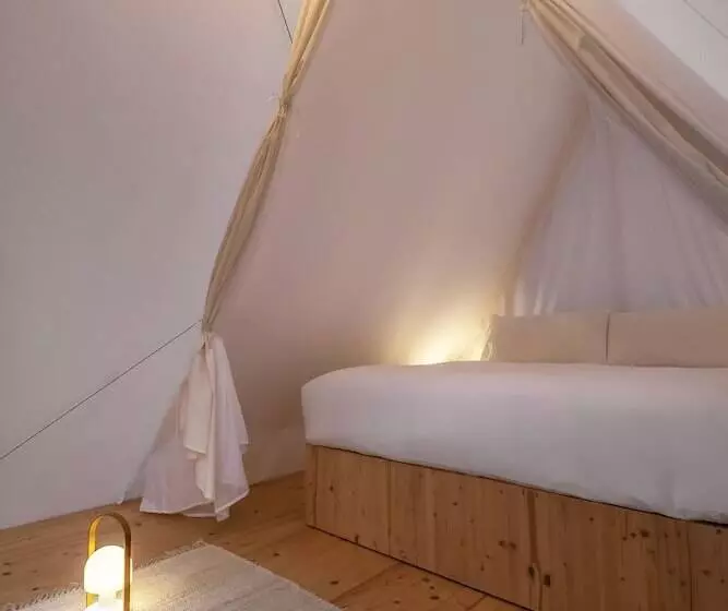 Hotelli Wecamp Cala Montgó