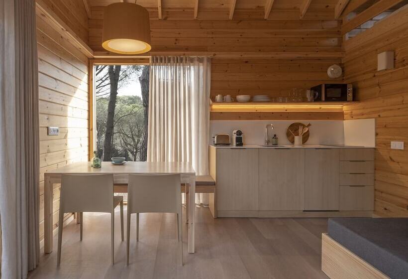 هتل Wecamp Cala Montgó