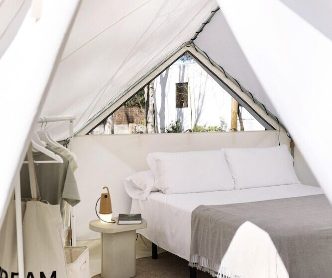 هتل Wecamp Cala Montgó