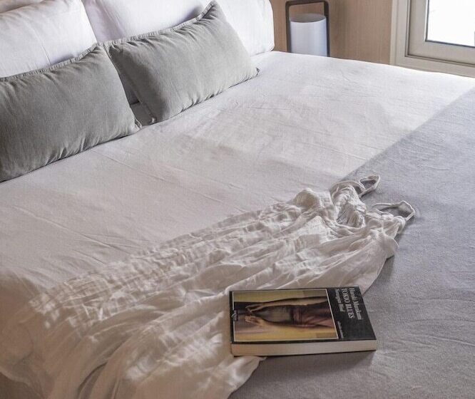 هتل Wecamp Cala Montgó