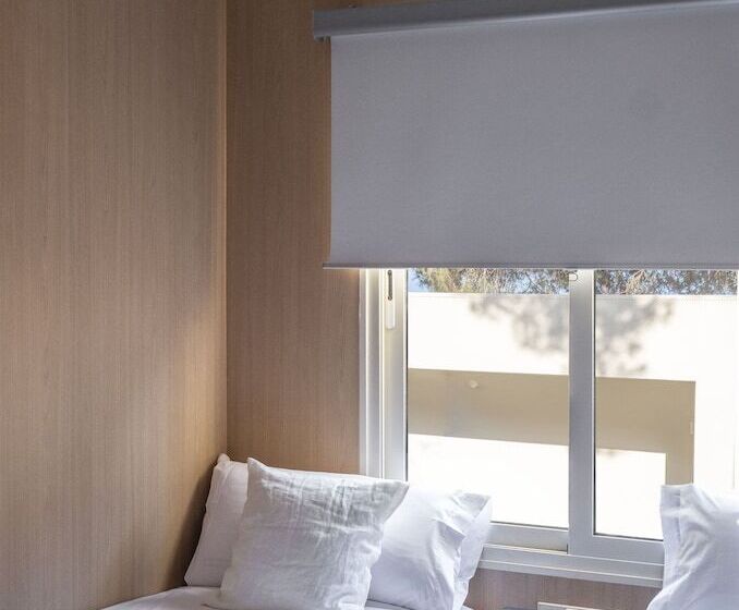 هتل Wecamp Cala Montgó