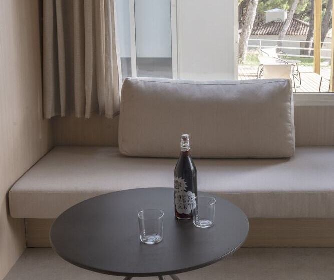 هتل Wecamp Cala Montgó