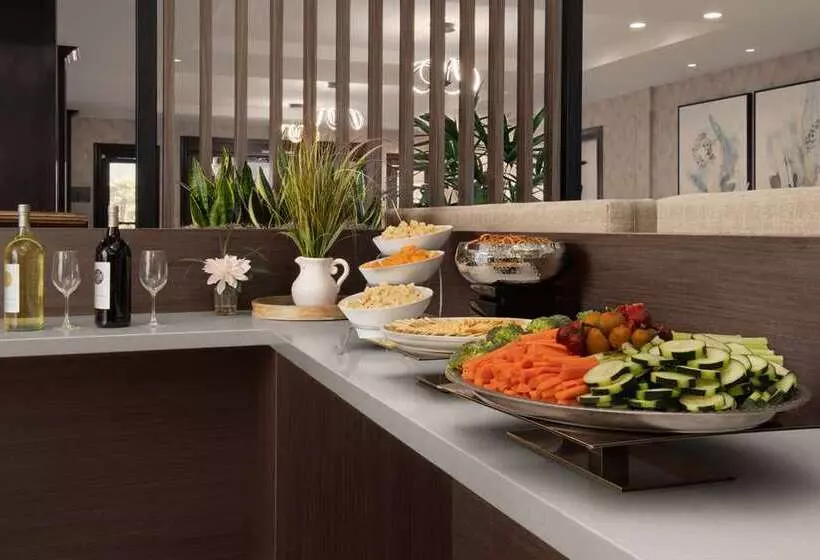 Embassy Suites La Quinta Hotel & Spa