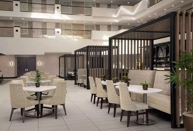 Embassy Suites La Quinta Hotel & Spa