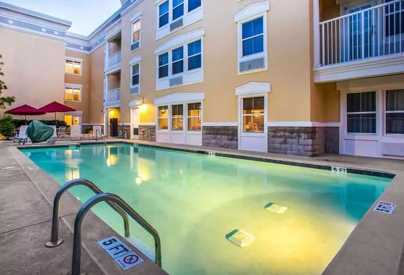 בית מלון כפרי Comfort Suites At Isle Of Palms Connector