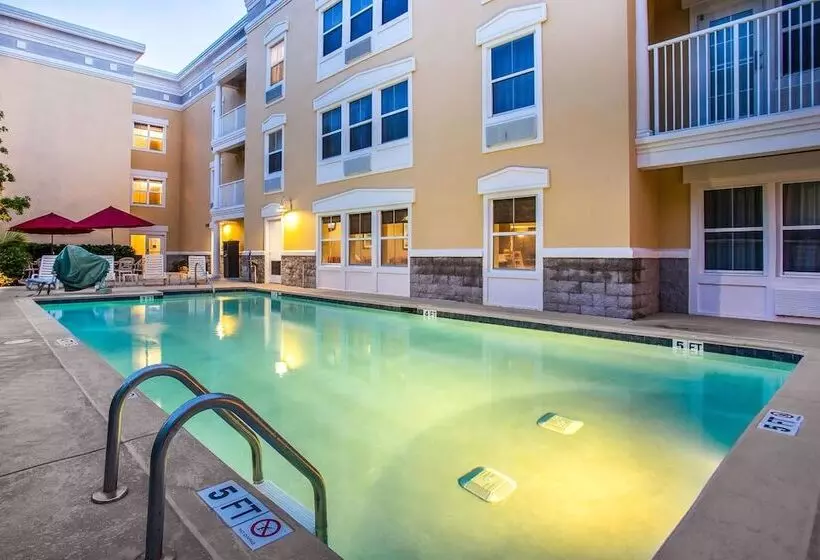 בית מלון כפרי Comfort Suites At Isle Of Palms Connector
