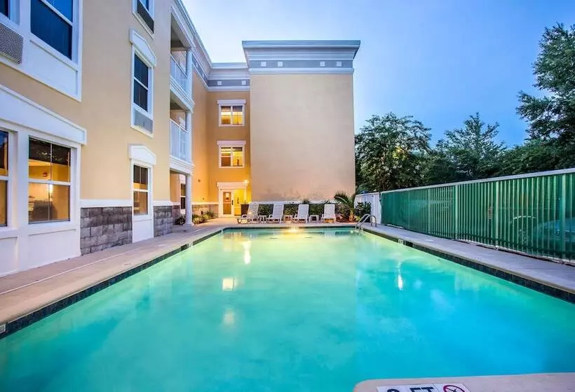 בית מלון כפרי Comfort Suites At Isle Of Palms Connector