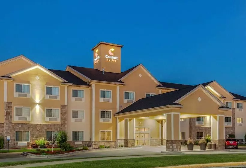 Отель Comfort Suites Johnson Creek Conference Center