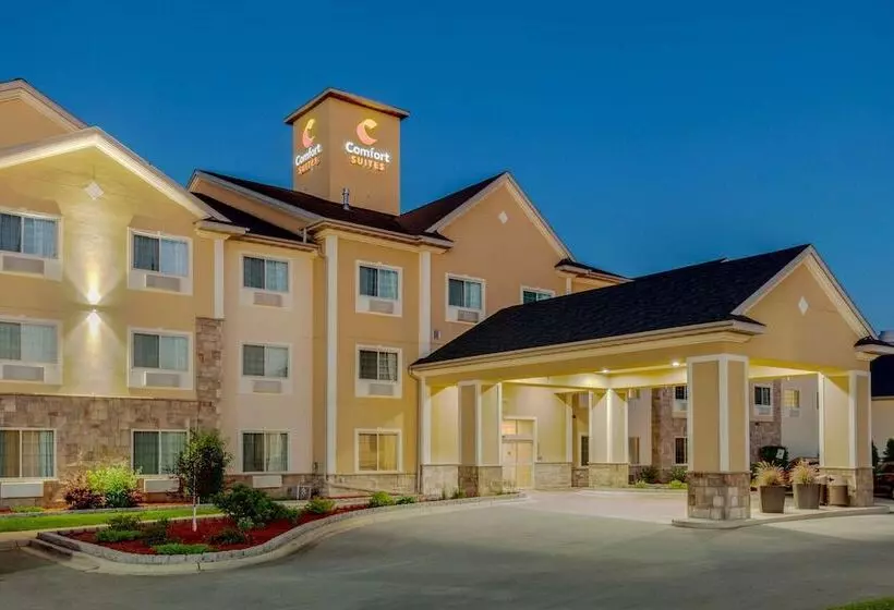 Отель Comfort Suites Johnson Creek Conference Center