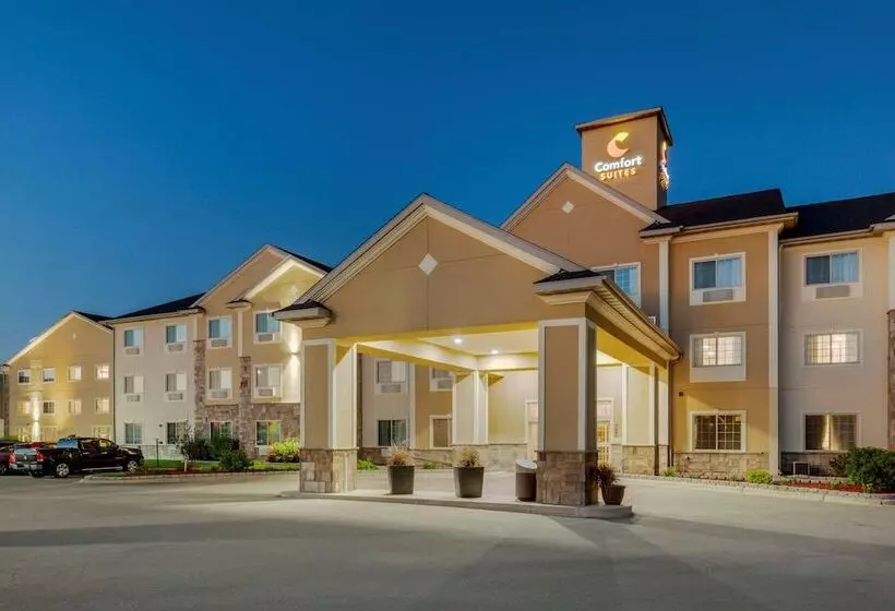 Отель Comfort Suites Johnson Creek Conference Center