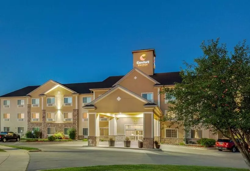 Отель Comfort Suites Johnson Creek Conference Center