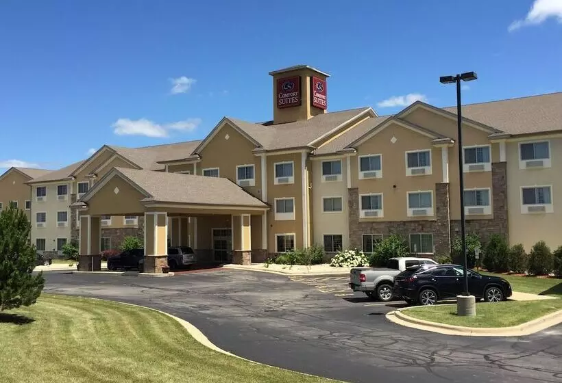 Отель Comfort Suites Johnson Creek Conference Center