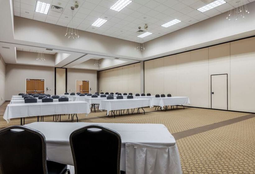 فندق Comfort Suites Johnson Creek Conference Center