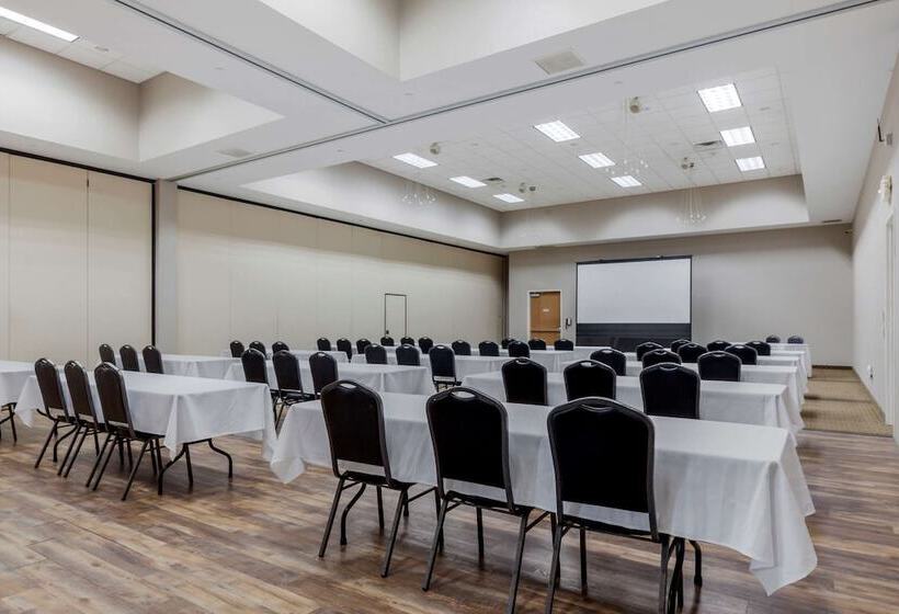 فندق Comfort Suites Johnson Creek Conference Center