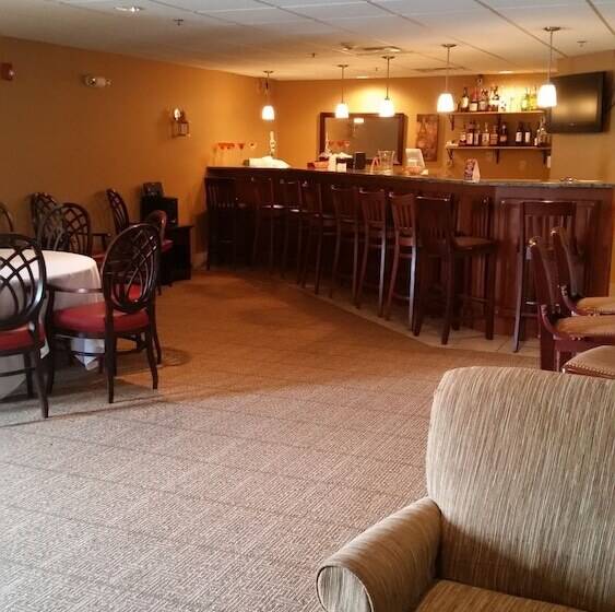 فندق Comfort Suites Johnson Creek Conference Center