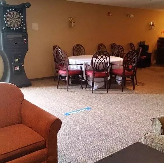 Отель Comfort Suites Johnson Creek Conference Center