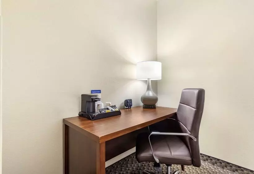 בית מלון כפרי Comfort Suites Medical Center Near Six Flags