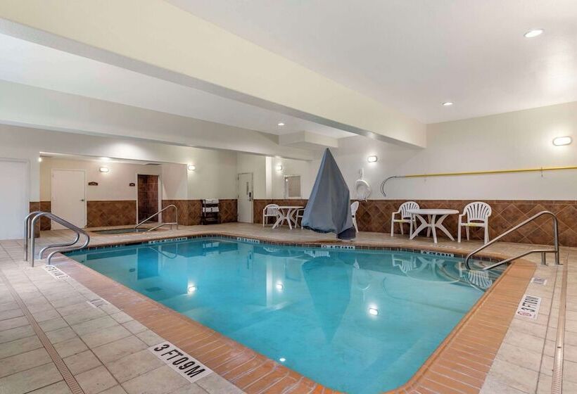 هتل Comfort Suites Medical Center Near Six Flags