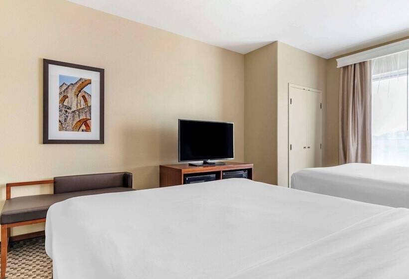 هتل Comfort Suites Medical Center Near Six Flags