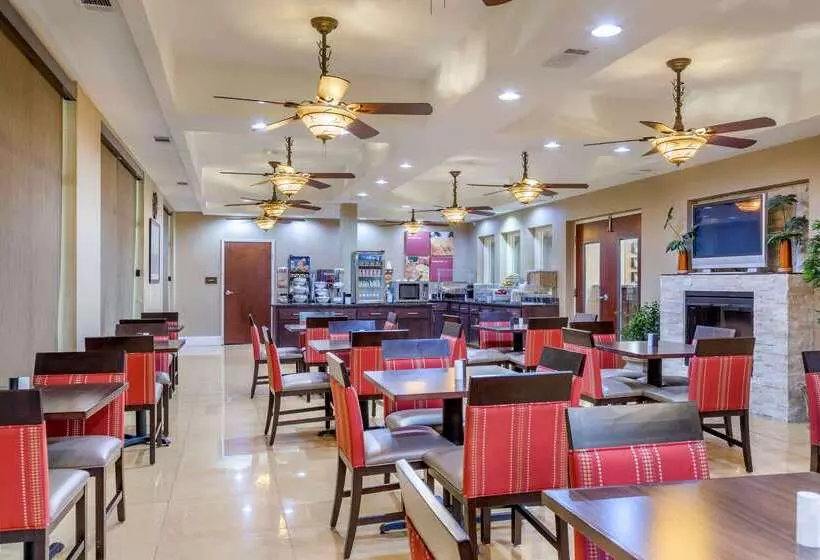 ホテル Comfort Suites Savannah Gateway I95