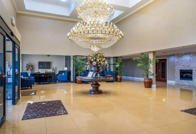ホテル Comfort Suites Savannah Gateway I95