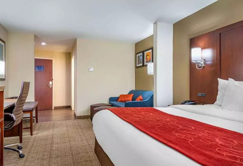 ホテル Comfort Suites Savannah Gateway I95