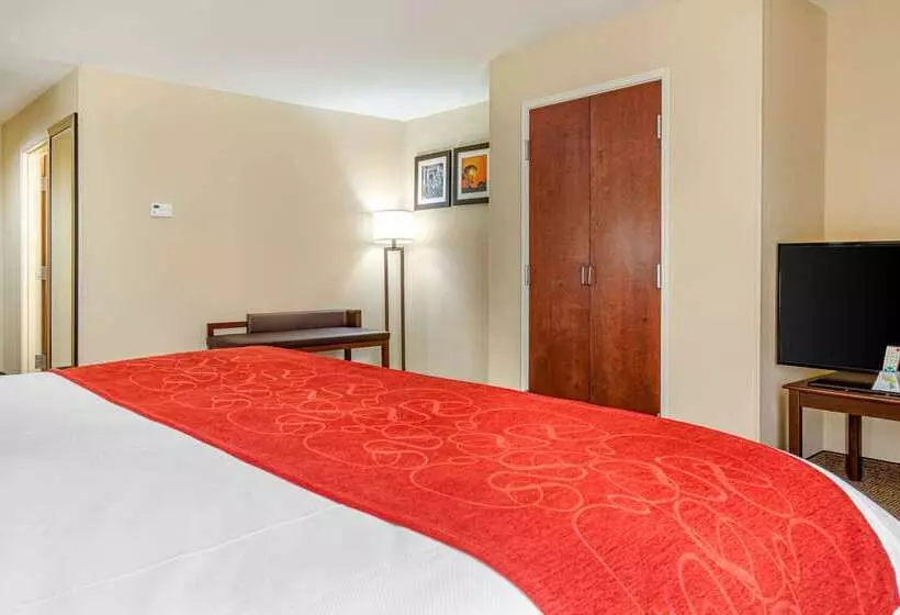 ホテル Comfort Suites Savannah Gateway I95