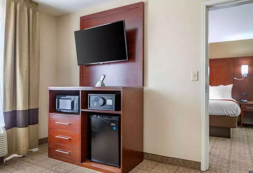 ホテル Comfort Suites Savannah Gateway I95