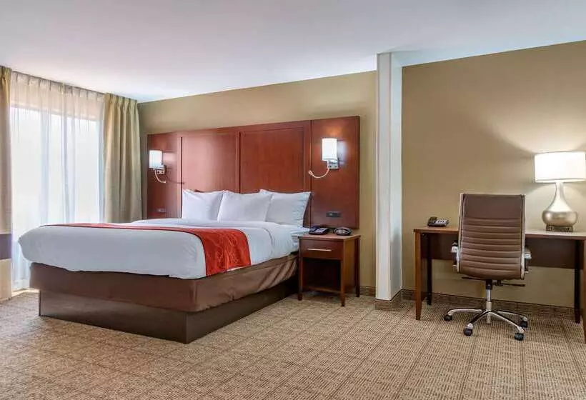 ホテル Comfort Suites Savannah Gateway I95