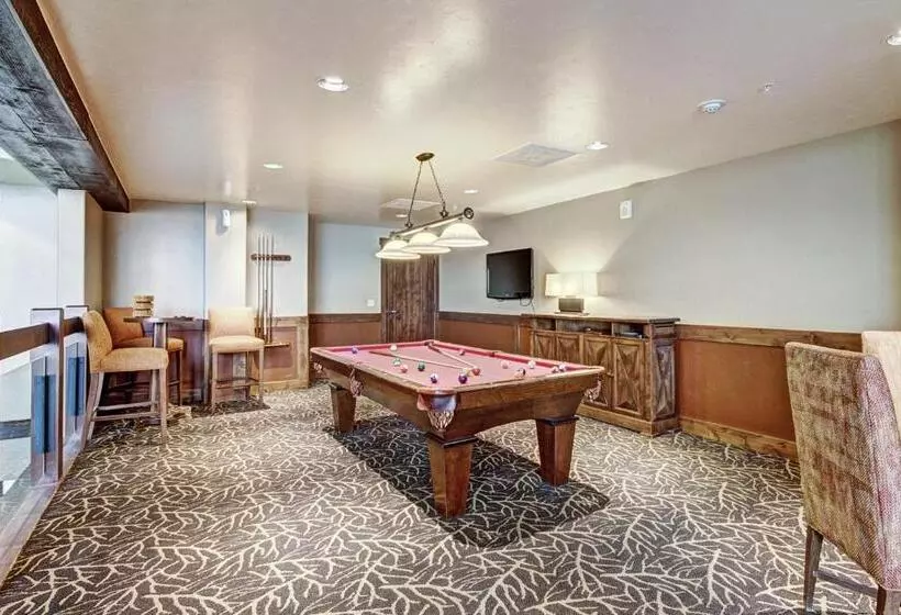 فندق Crystal Peak Lodge By Vail Resorts